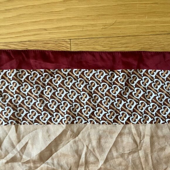 VINTAGE BURBERRY Very Large Silk Scarf ...Rare Find! - Picture 8 of 10